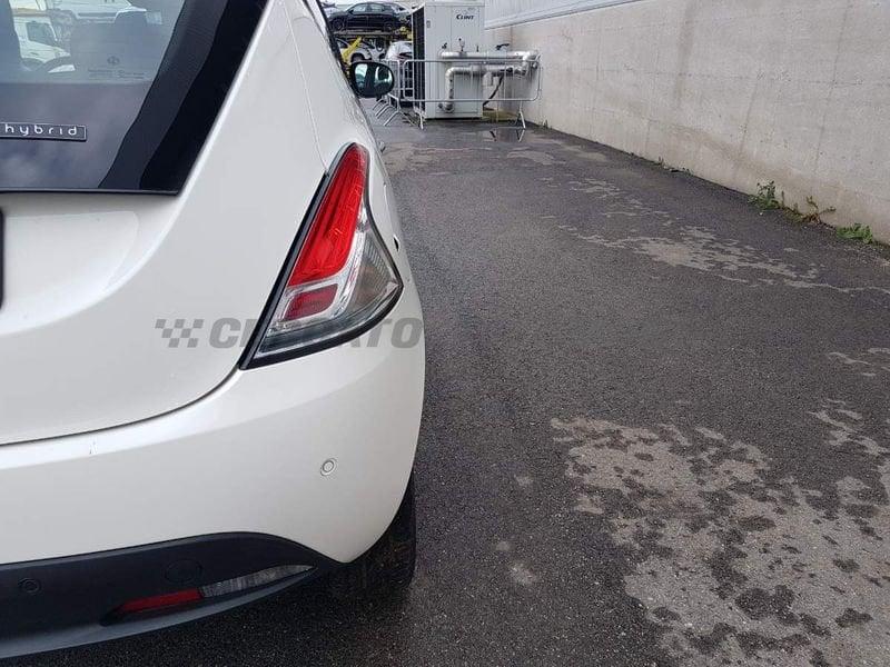 Lancia Ypsilon Ypsilon 1.0 firefly hybrid Silver s&s 70cv 5p.ti