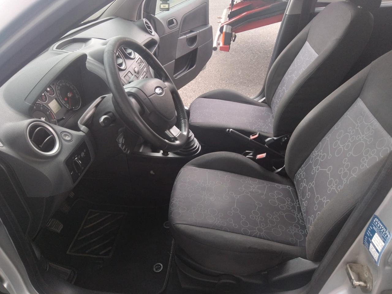 Ford Fiesta 1.2 16V 75cv 5p titanium