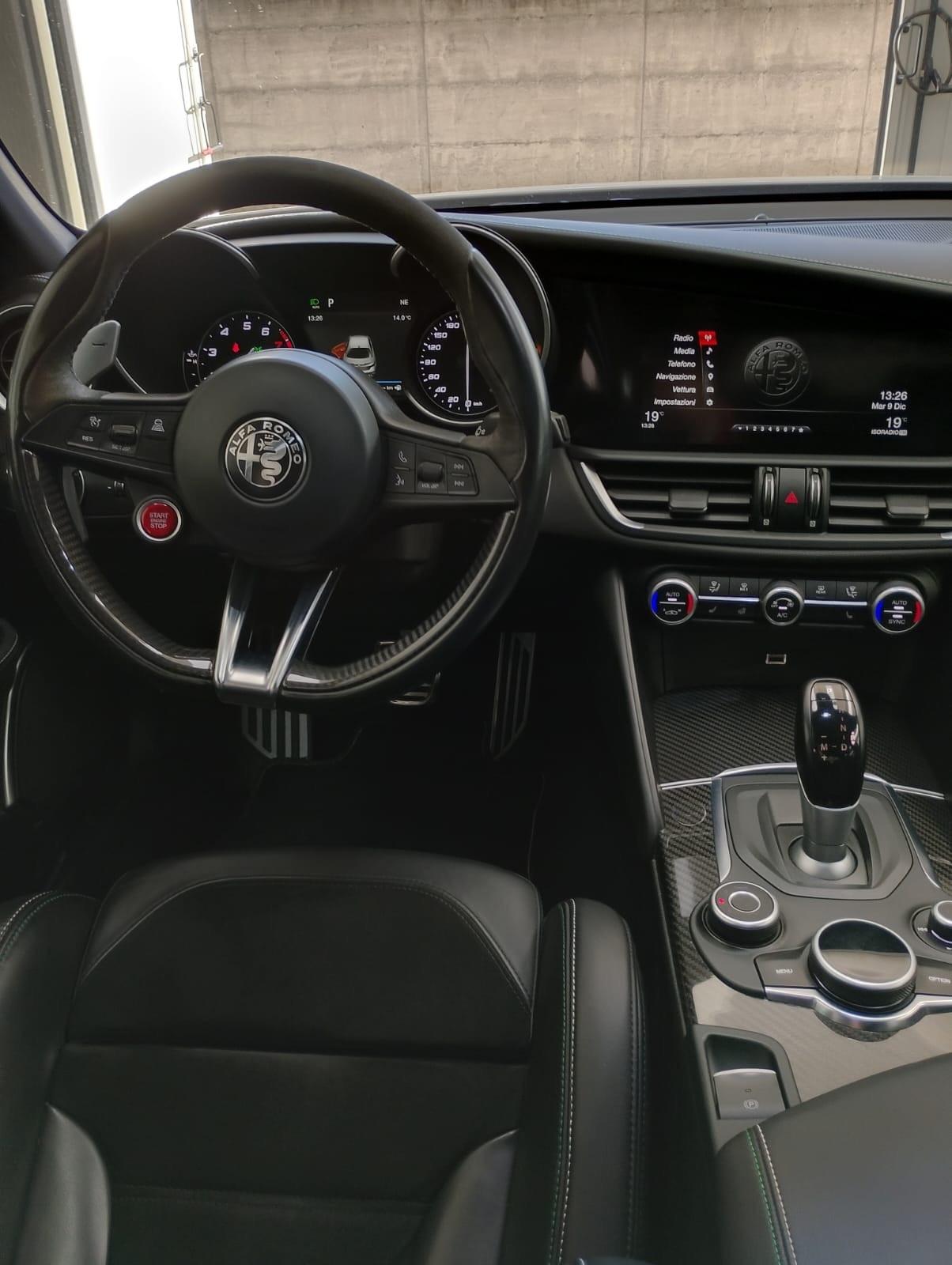 Alfa Romeo Giulia 2.9 V6 Bi-Turbo AT8 Quadrifoglio