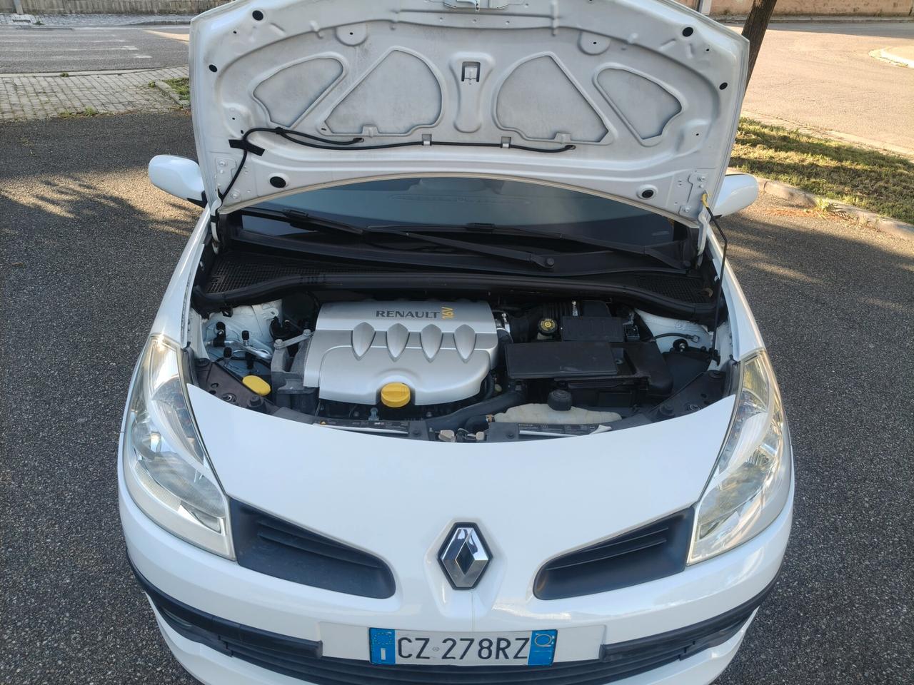 Renault Clio 1.6 5 porte SOLAMENTE 61.000 KM