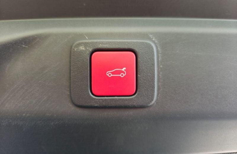Peugeot 3008 Hybrid 136 GT e-DCS 6