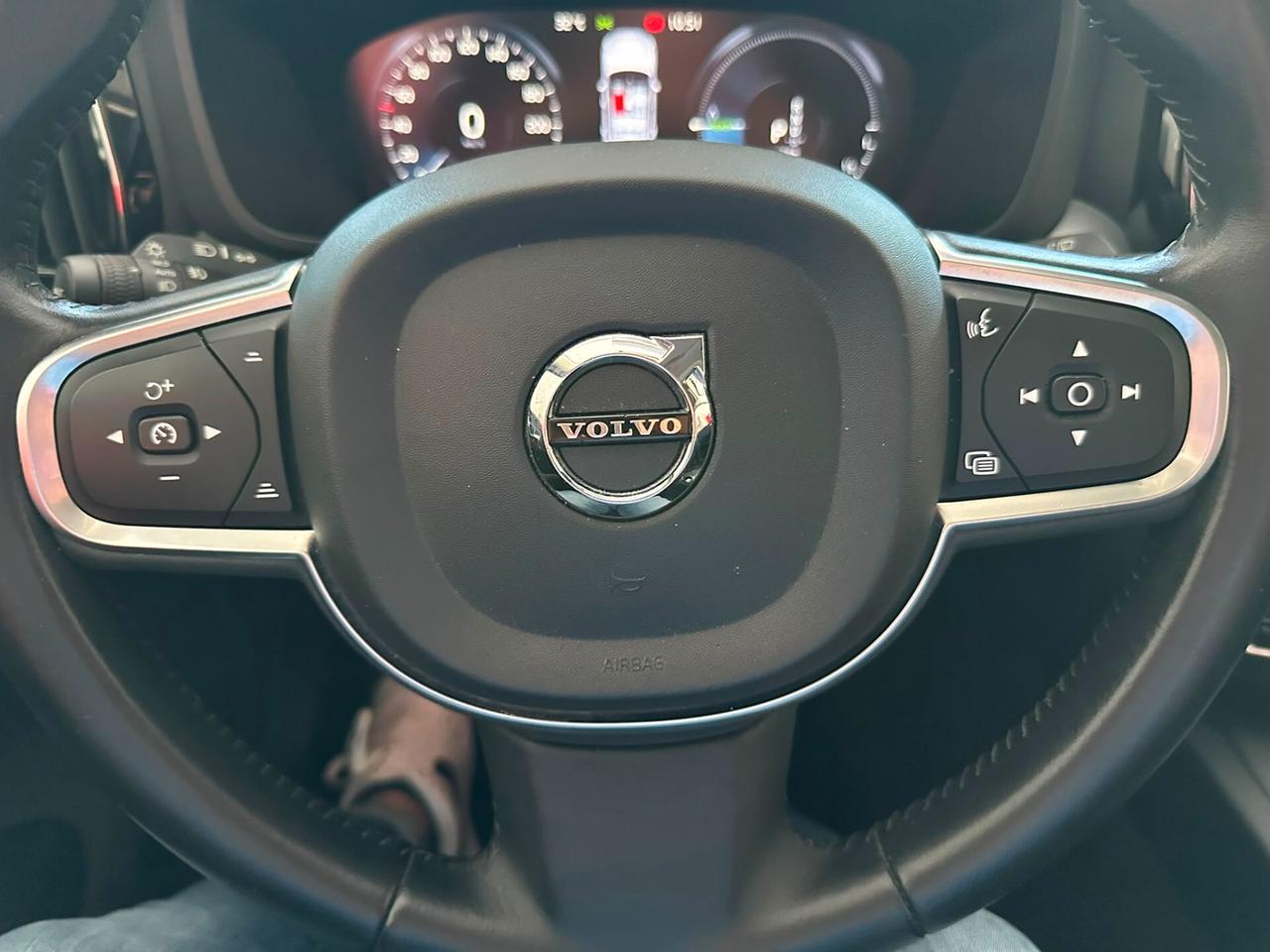 VOLVO XC60 T8 TWIN ENGINE AWD MOMENTUM