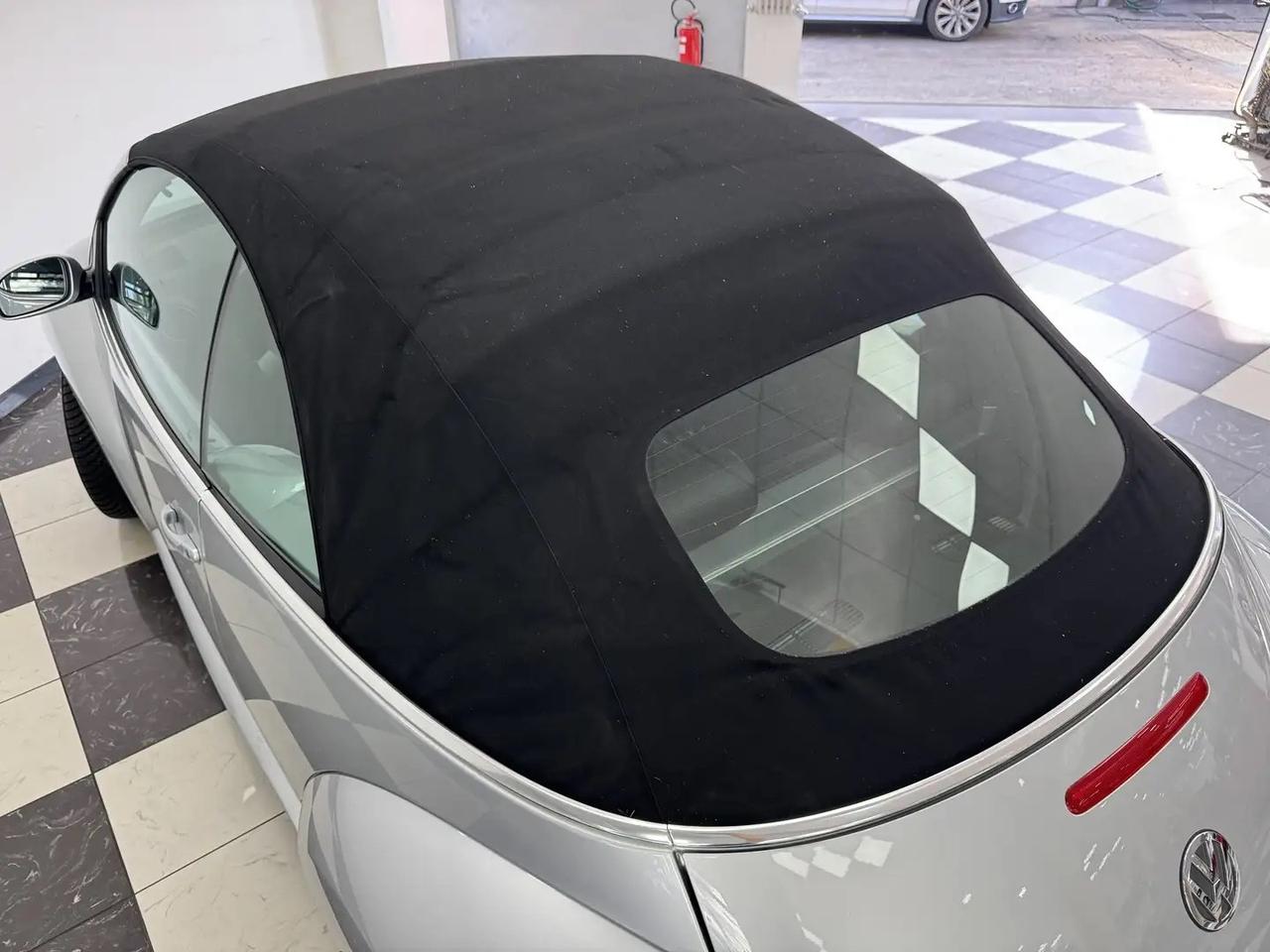 Volkswagen New Beetle 2.0 Cabrio aut.