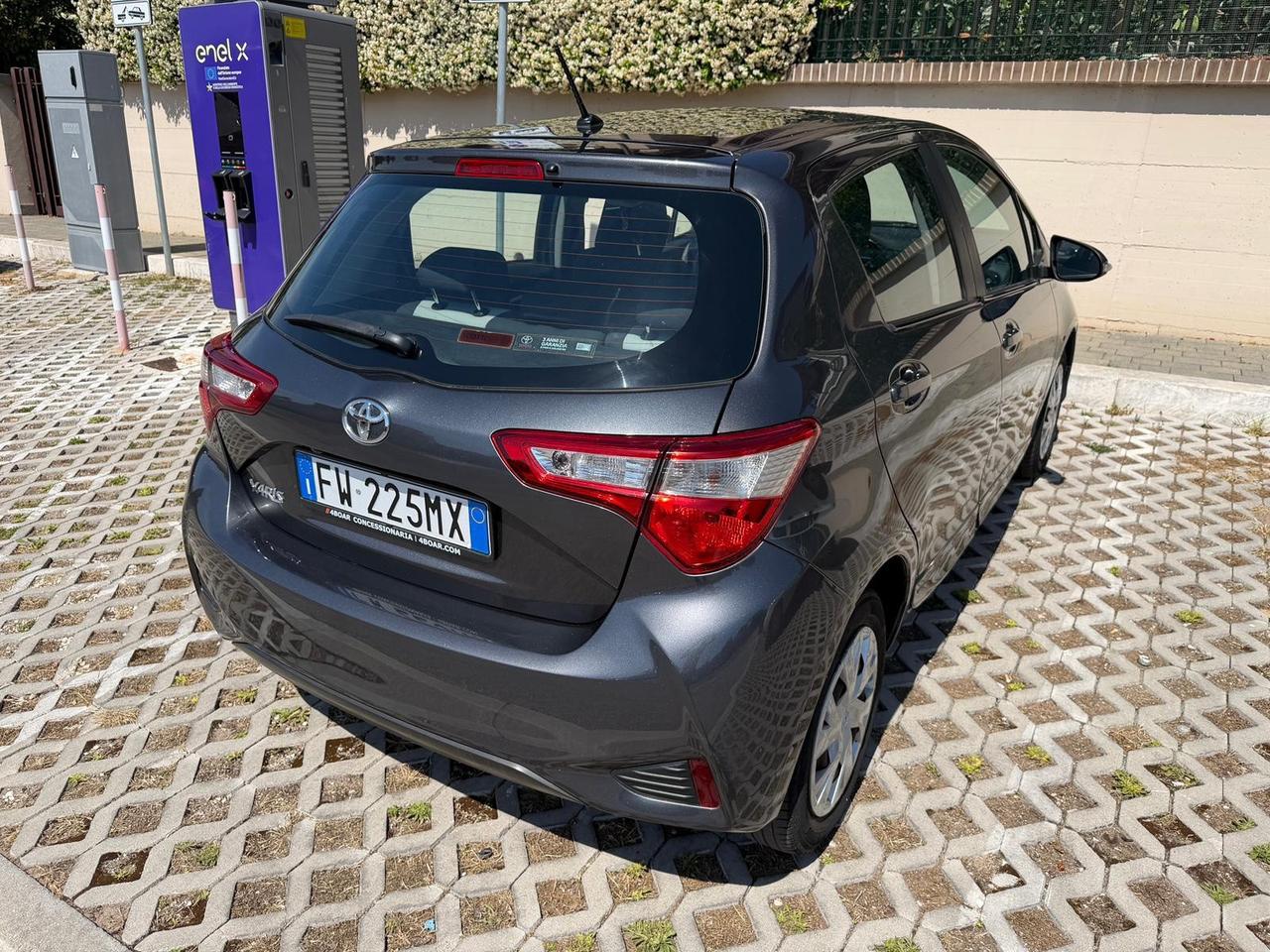 Toyota Yaris 1.0 Lounge *GARANZIA*