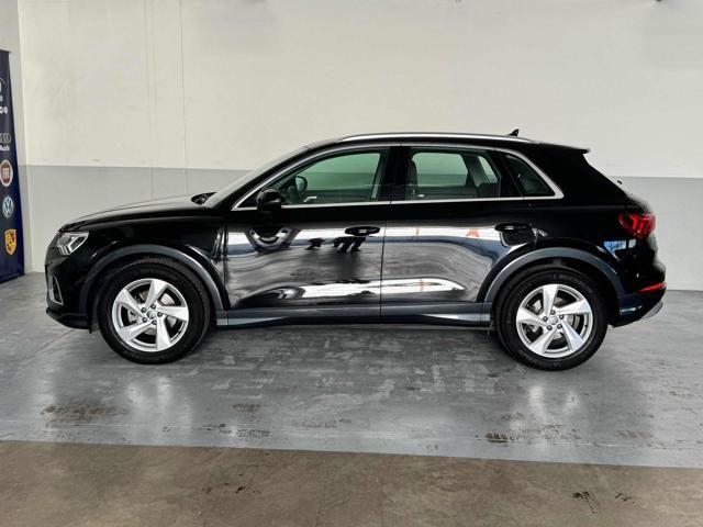 AUDI Q3 35 TFSI Business Advanced