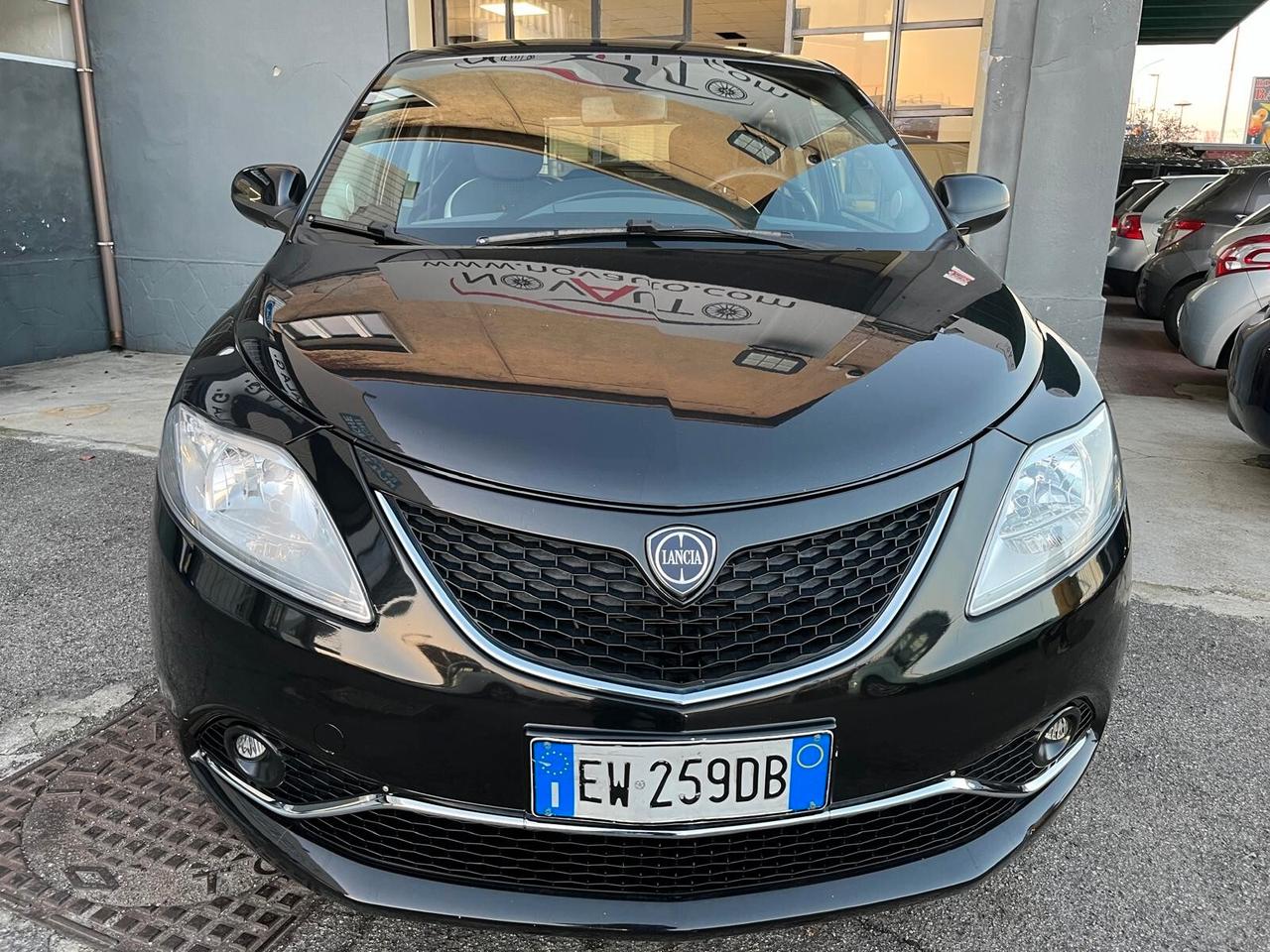 Lancia Ypsilon 0.9 TwinAir 85 CV 5 porte OK NEOPATENTATI