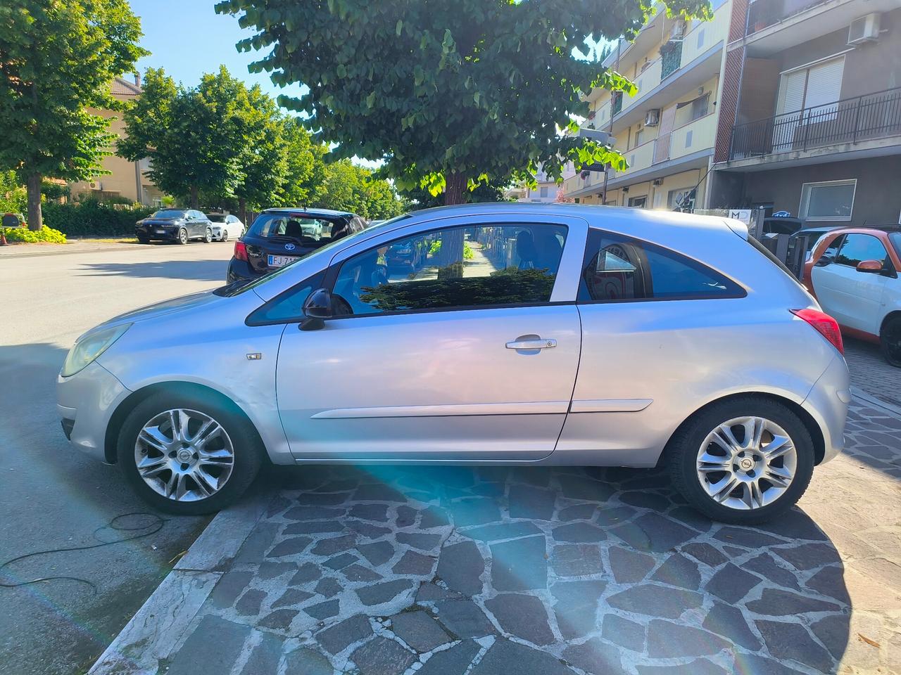 Opel Corsa 1.2 3 porte Enjoy