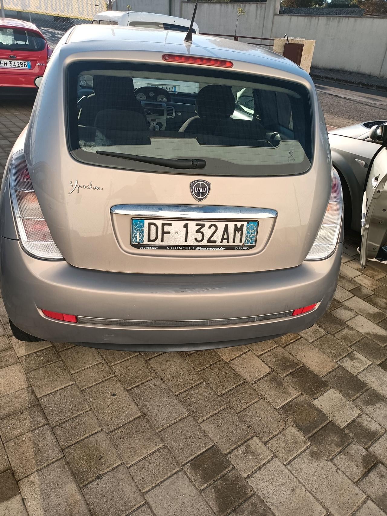 Lancia Ypsilon 1.3 MJT 75 CV Argento