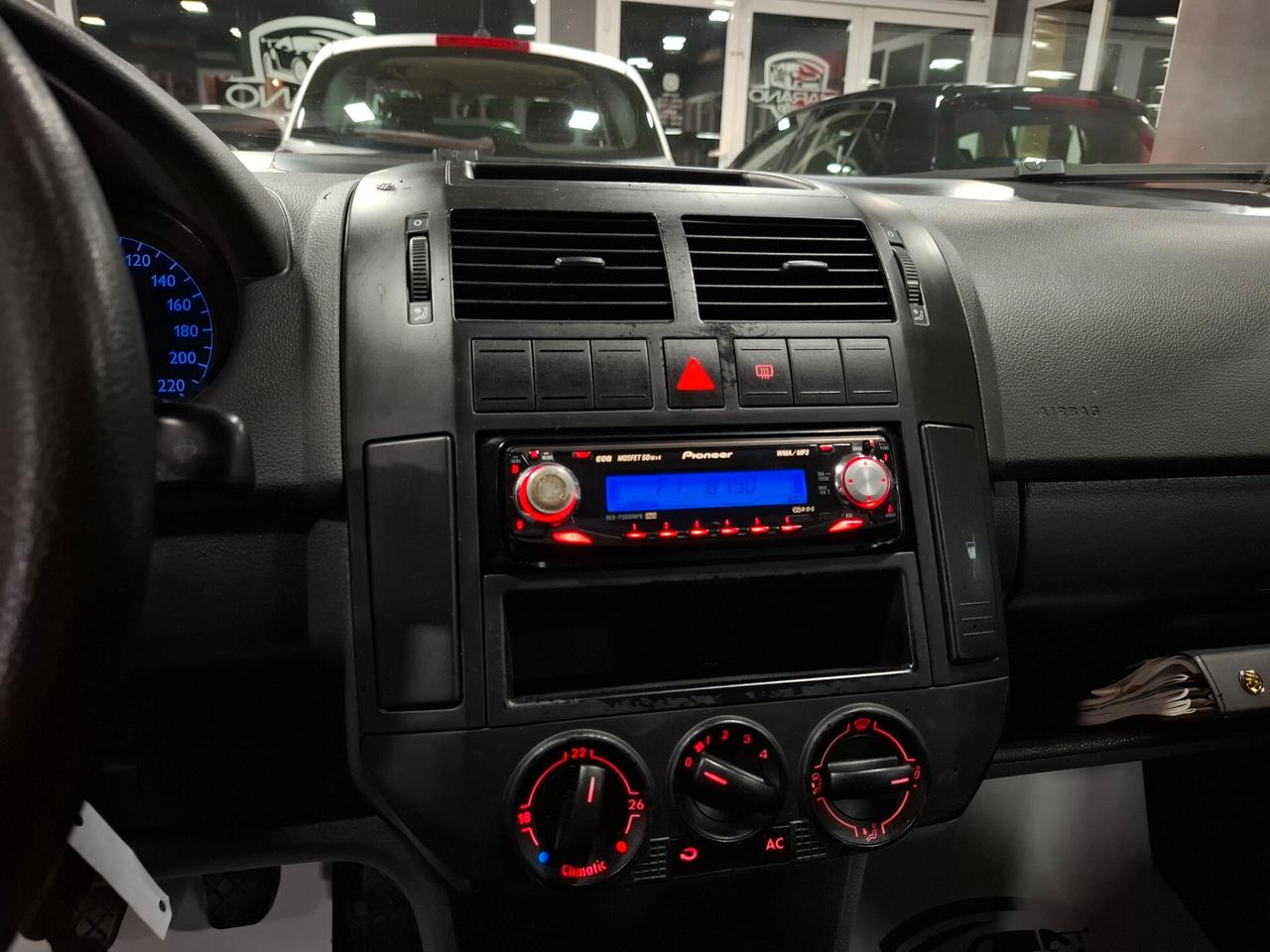 Volkswagen Polo 1.4 benzina Neopatentato