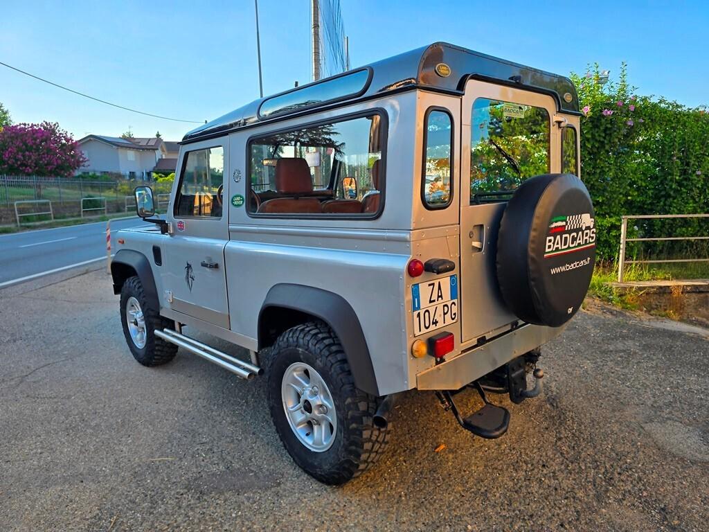 Land Rover Defender 90 TDI 200 RESTAURATA!