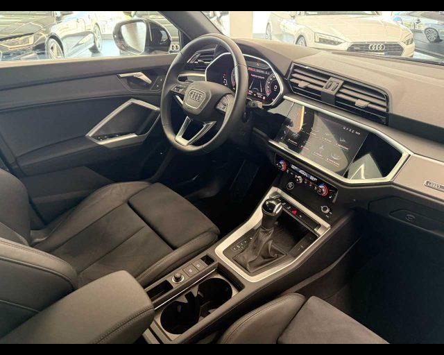 AUDI Q3 35 TDI S tronic Business Advanced