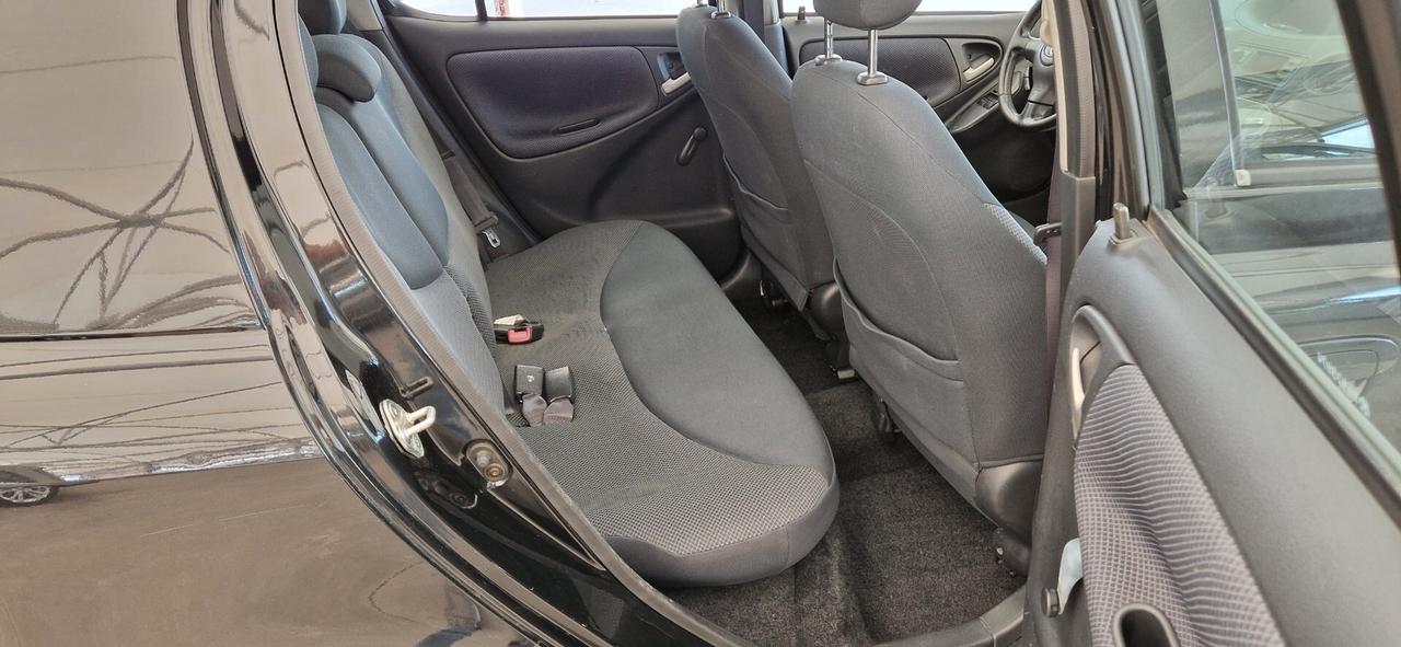 Toyota Yaris 1.4 D 75cv 5 porte Sol
