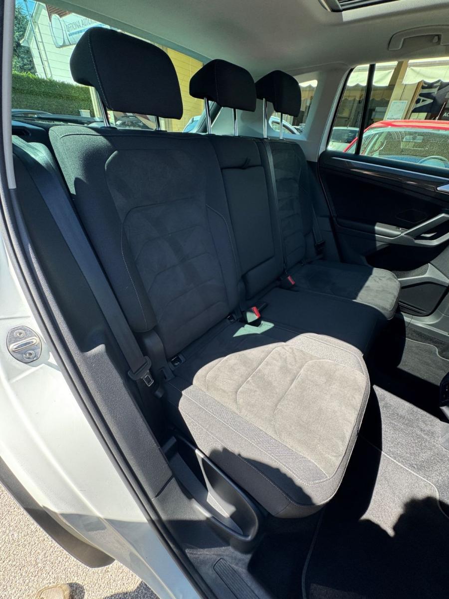 VOLKSWAGEN - Tiguan - 2.0 TDI DSG 4MOTION R-LINE