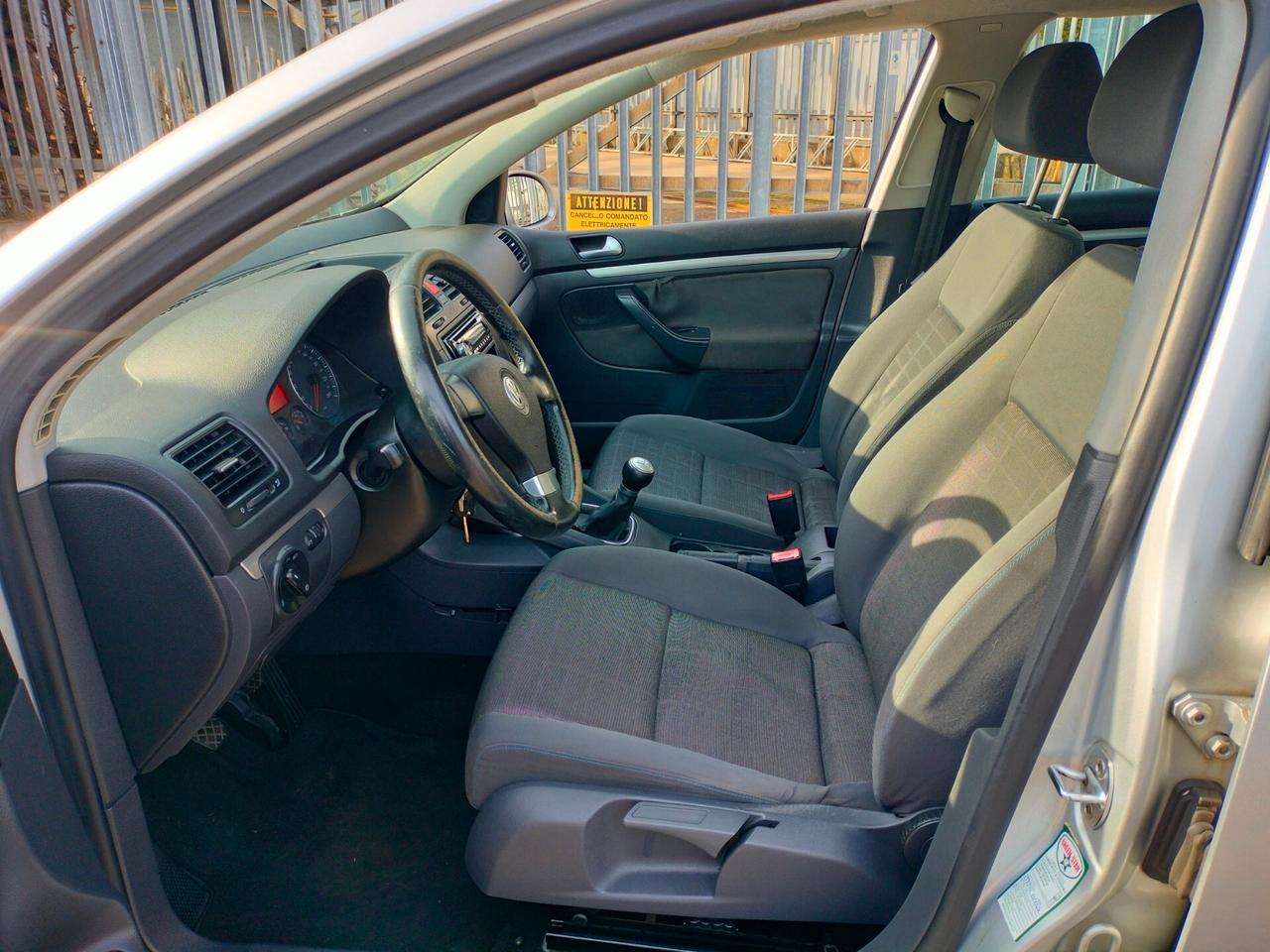 Volkswagen Golf 1.6 16V FSI 5p. Comfortline