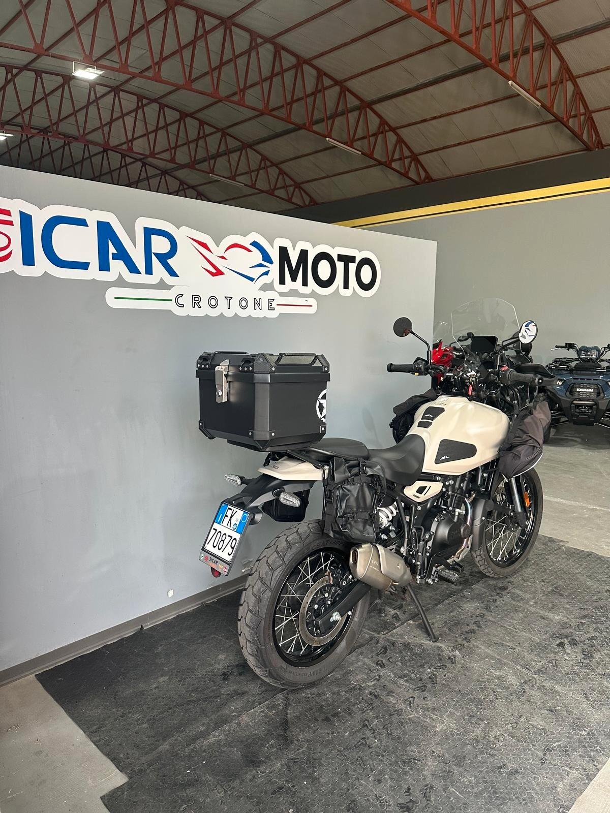 Royal Enfield Himalayan 450 super accessoriata