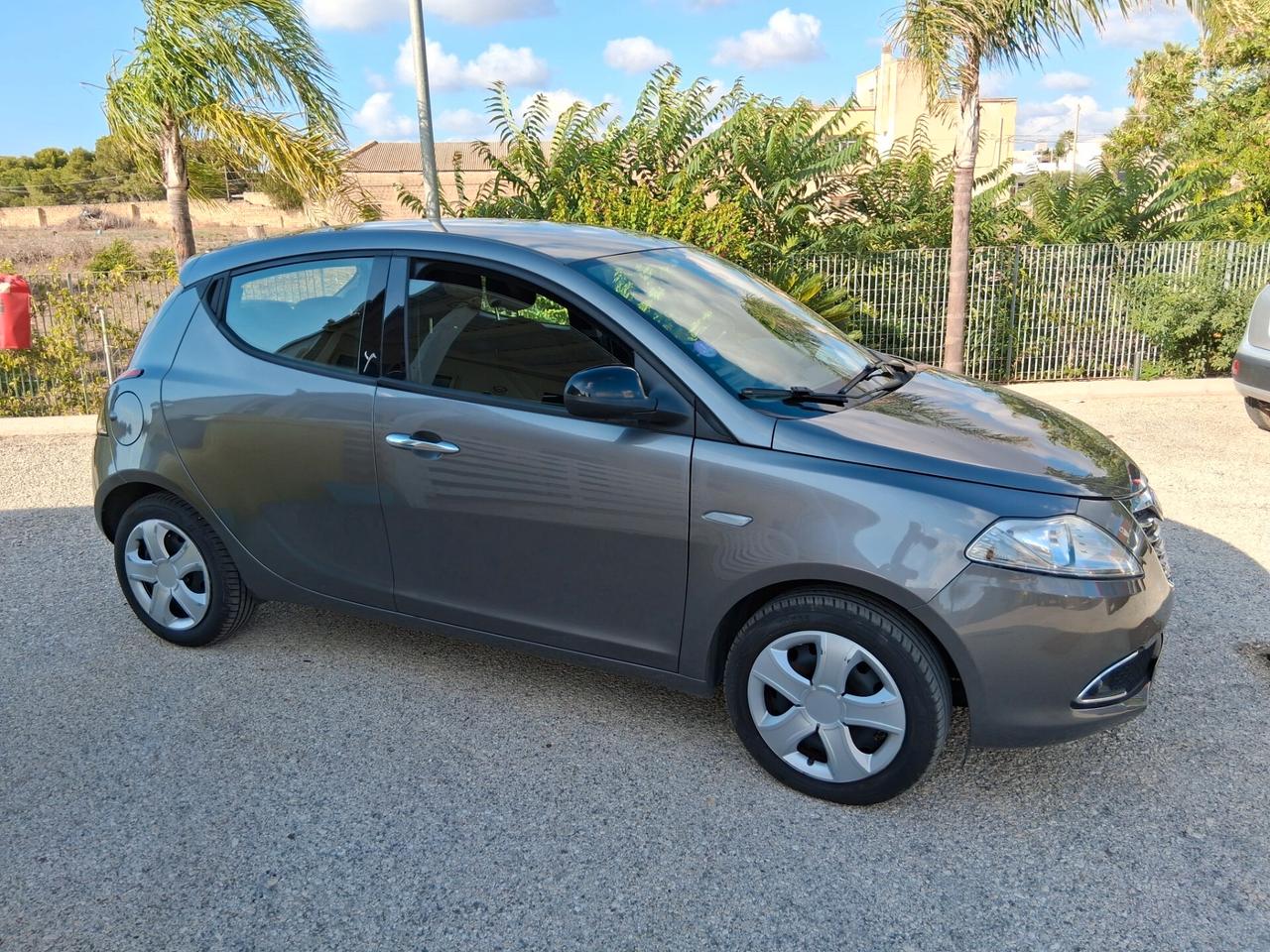 Lancia Ypsilon 1.2 69 CV 5 porte S&S Silver