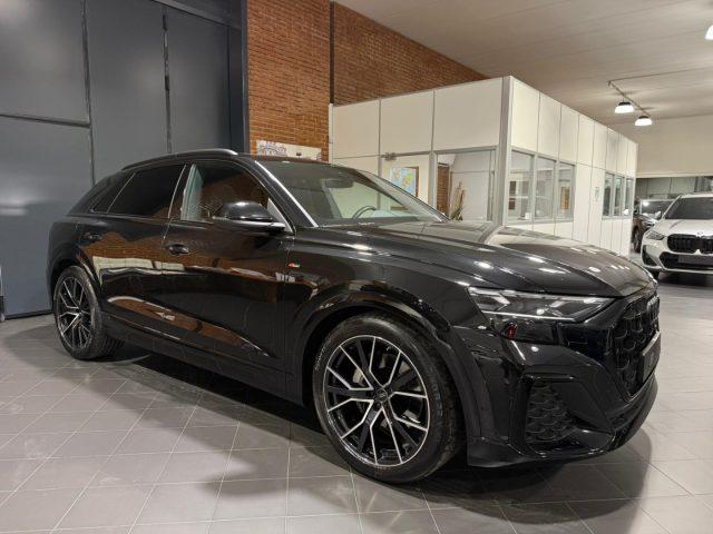 AUDI Q8 50 TDI 286 CV quattro S line edition Black Pack