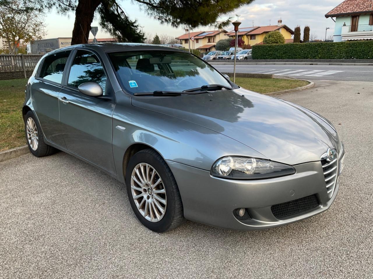 Alfa Romeo 147 1.6i 16V Twin Spark cat 5p. Progression