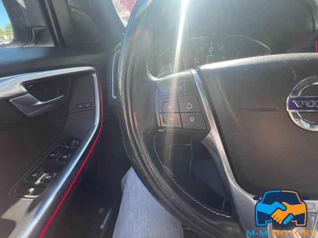 VOLVO XC60 D4 AWD doppio treno di gomme