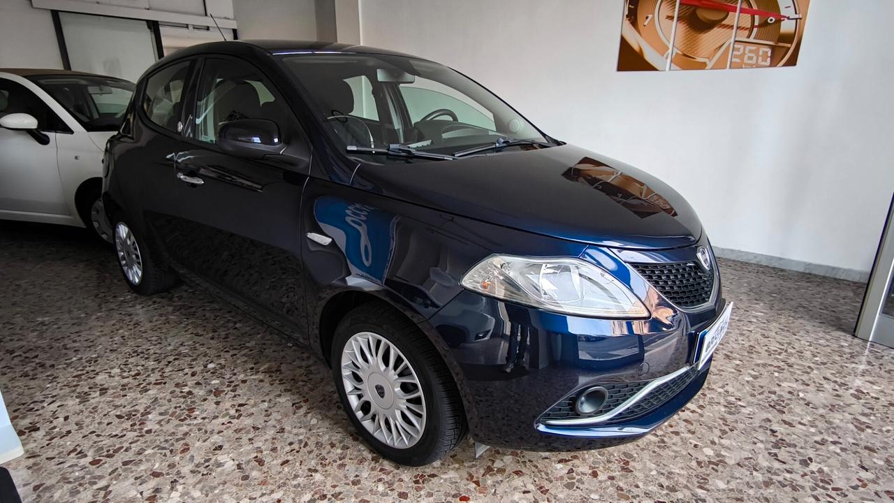 Lancia Ypsilon 1.2 69 CV 5 porte GPL Ecochic Silver