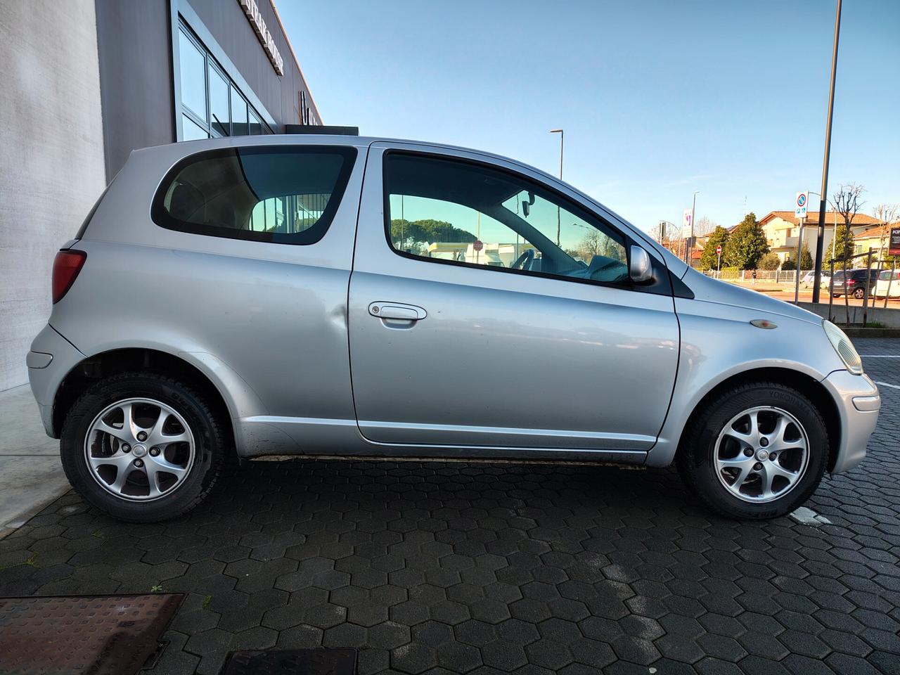 Toyota Yaris 1.3i 16V cat 3 porte Sol