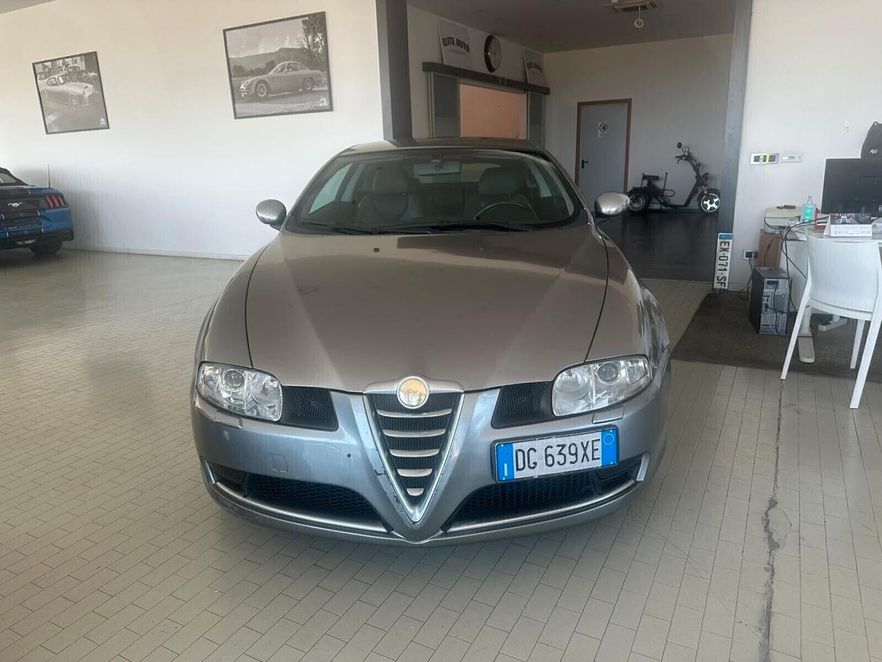 Alfa Romeo GT 1.9 JTDM 16V Distinctive Q2