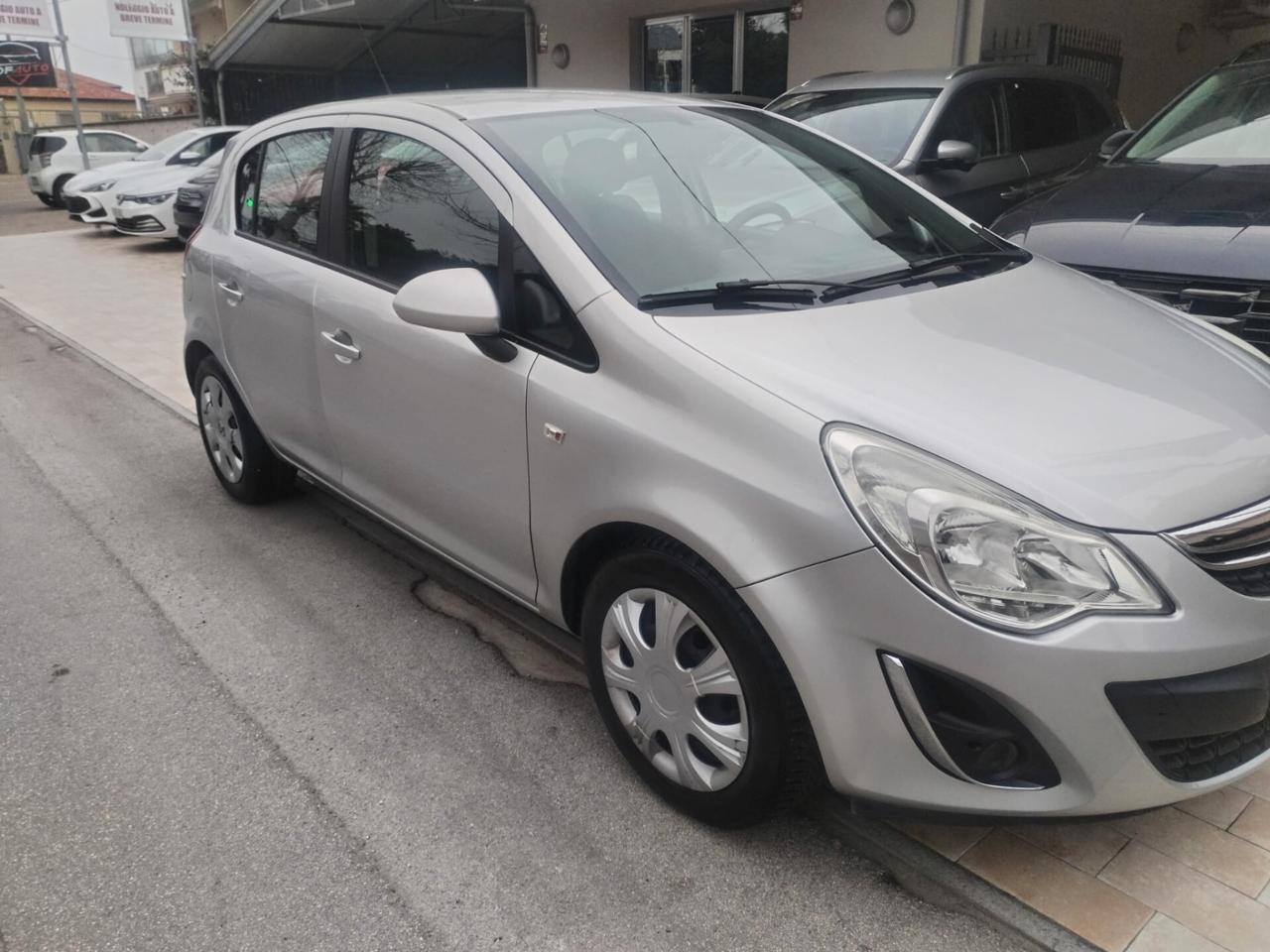Opel Corsa 1.2 5 porte Cosmo