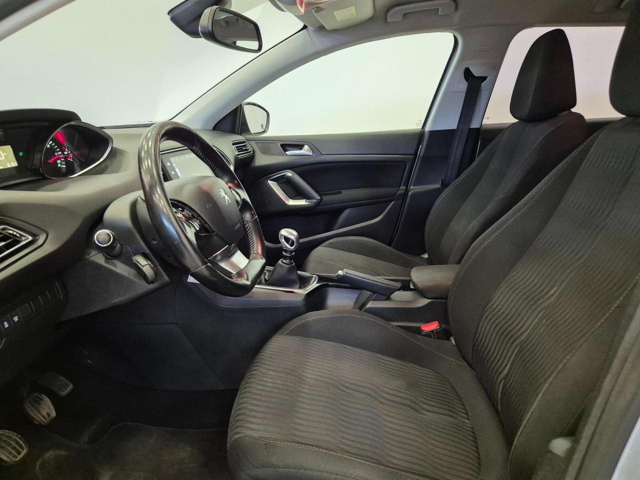 Peugeot 308 SW 1.6 bluehdi Active s&s 120cv - UNIPROPRIETARIO - NEOPATENTATI - Sens. Park - Clima