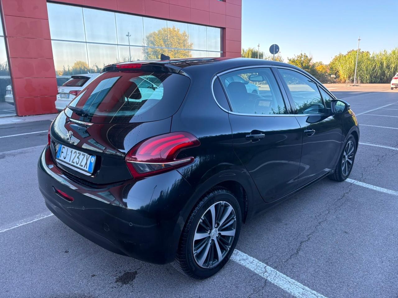 Peugeot 208 BlueHDi 75 5 porte Allure 2017 136.000 KM