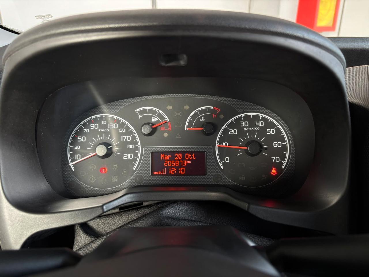 Fiat Qubo 1.4 8v natural power Dynamic 70cv E6