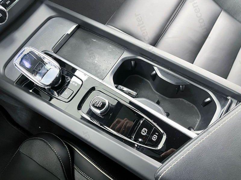Volvo XC60 XC60 T6 PLUG IN RECHARGE PHEV PLUS DARK AWD AUT