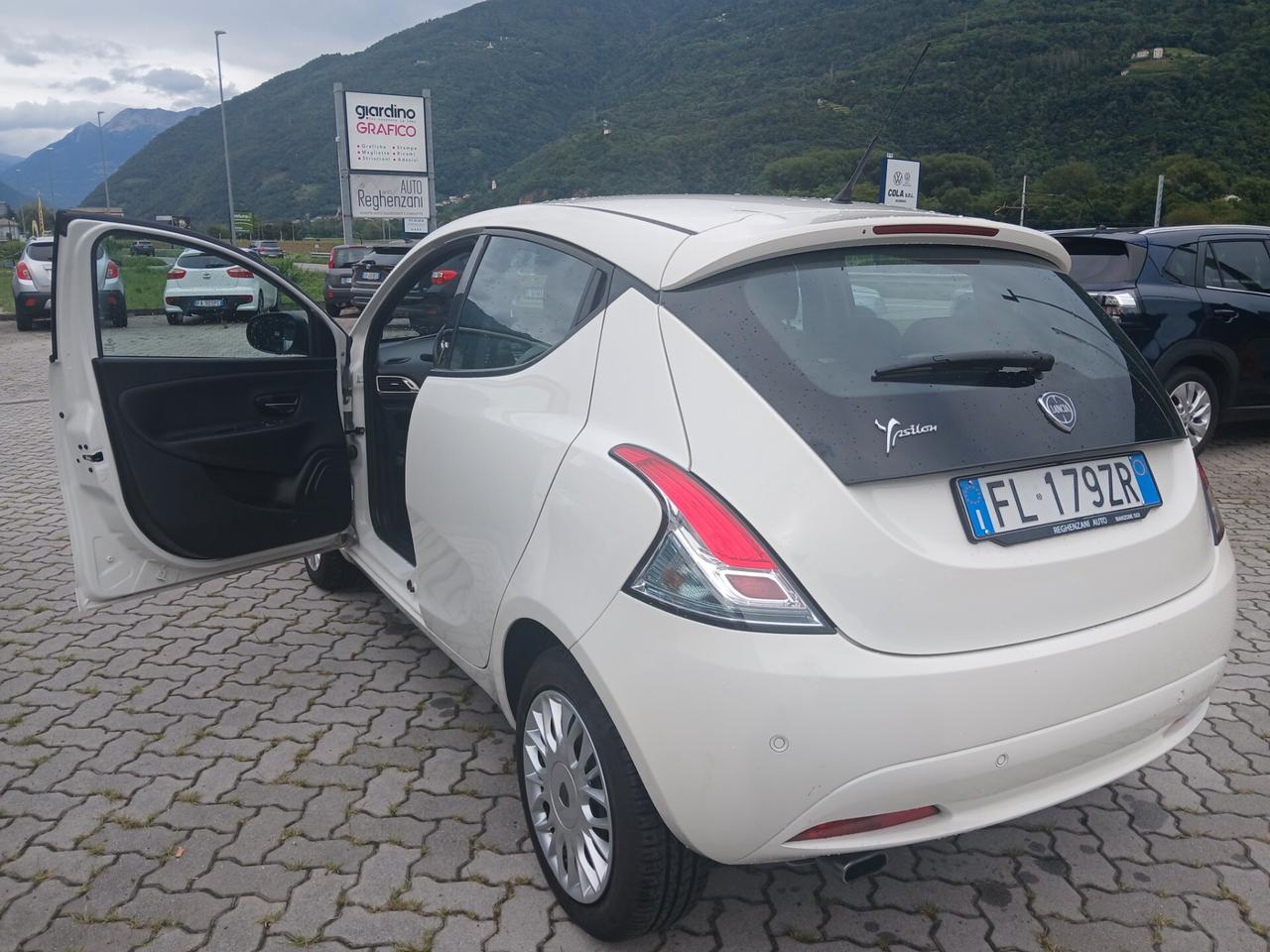 Lancia Ypsilon 1.2 69 CV 5 porte Silver