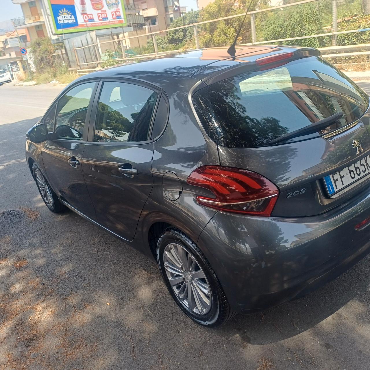 Peugeot 208 PureTech 82 5 porte Allure