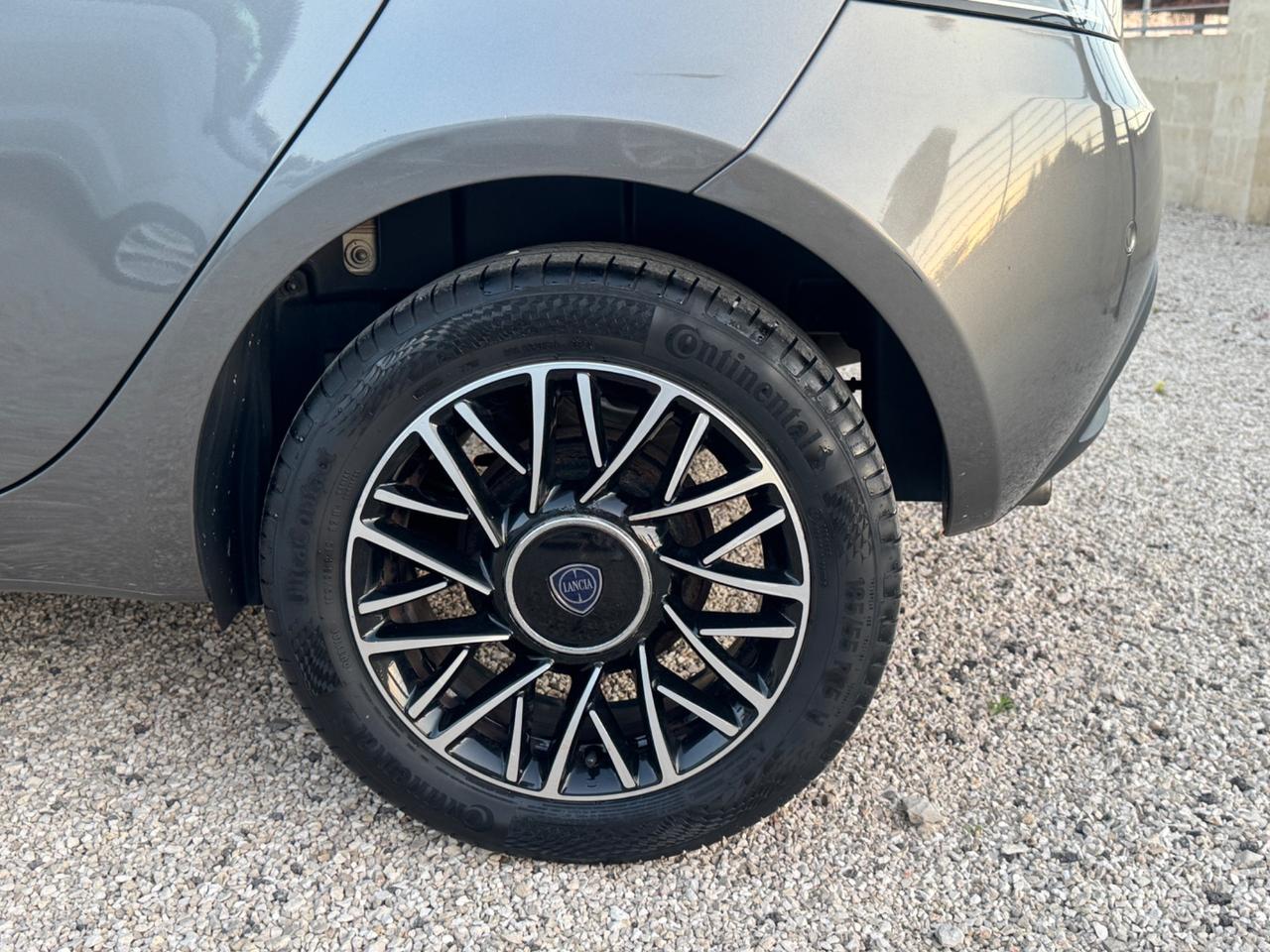 Lancia Ypsilon 1.2 69 CV 5 porte GPL Ecochic 30th Anniversary