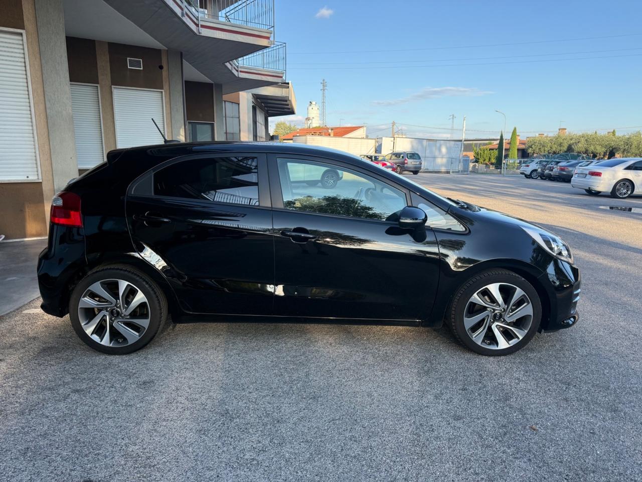 Kia Rio 1.4 CRDi 5p - OK neopatentati