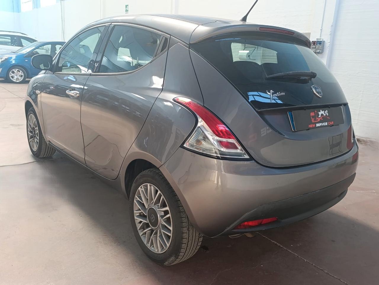 Lancia Ypsilon 1.2 69 CV 5 porte S&S Silver