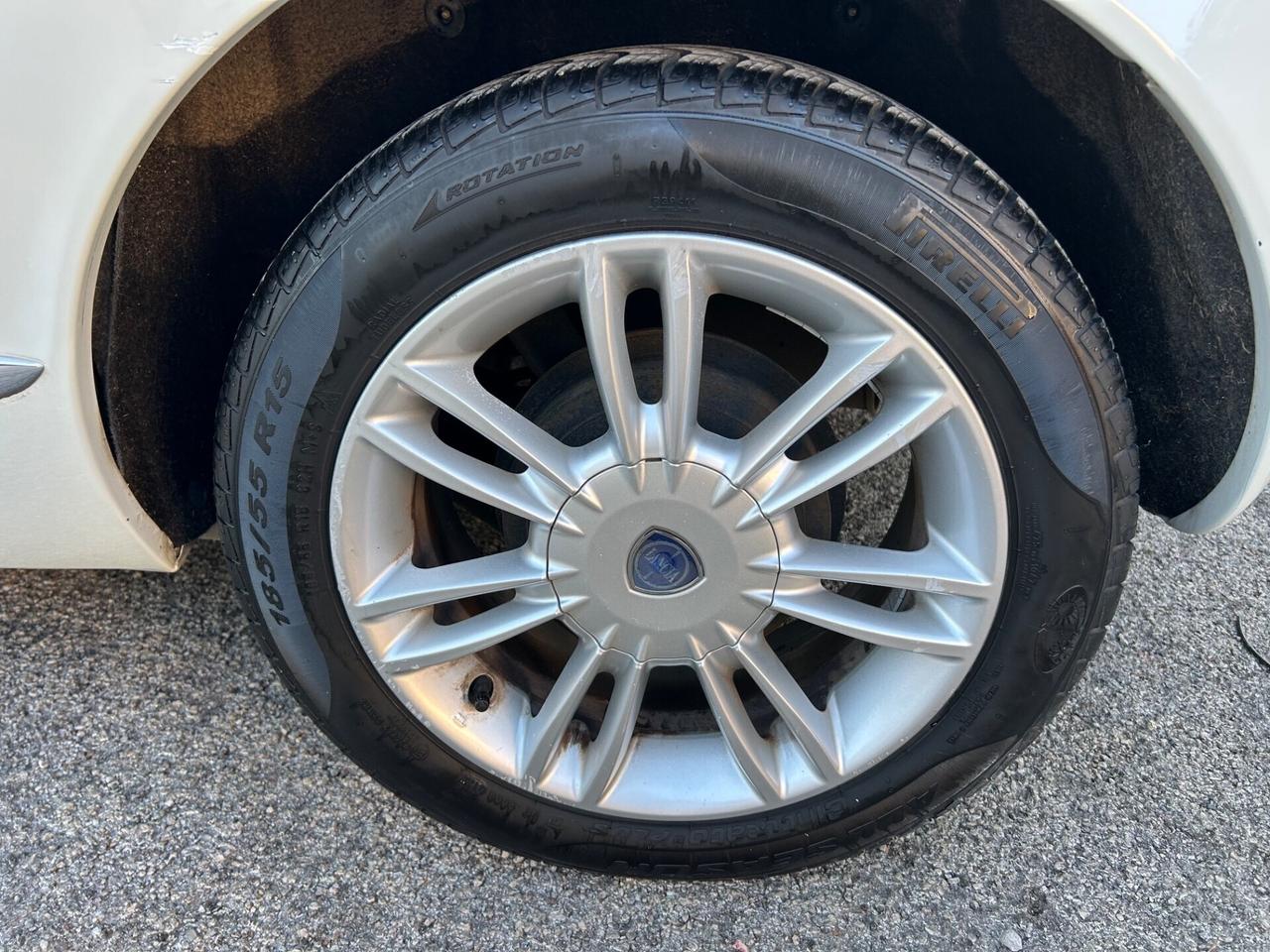 Lancia Ypsilon 1.3 MJT 75 CV Unyca