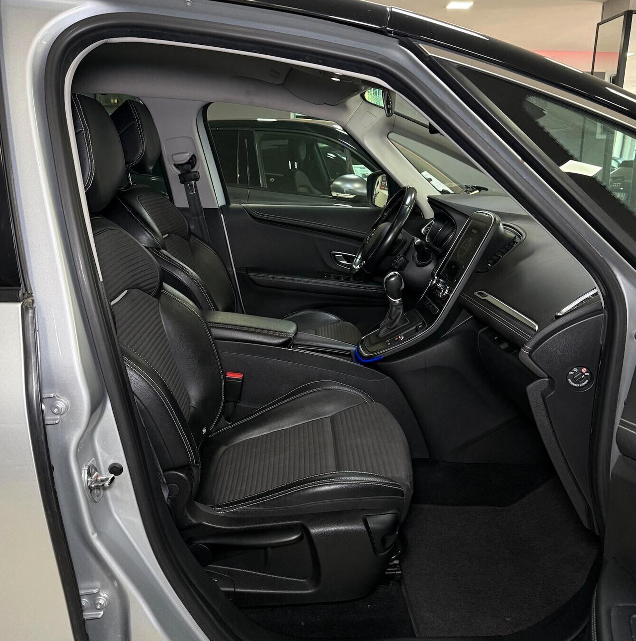 Renault Grand Scenic - 7 Posti - INITIALE PARIS