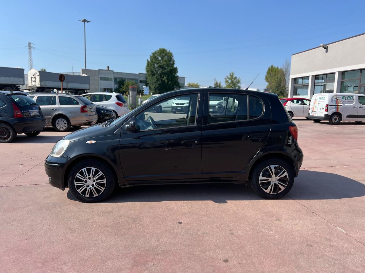 Toyota Yaris 1.0i 16V cat 5 porte Sol
