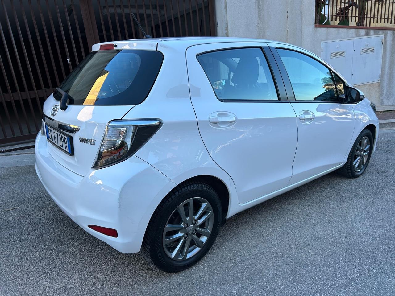 Toyota Yaris 1.0 b. solo 97000 km
