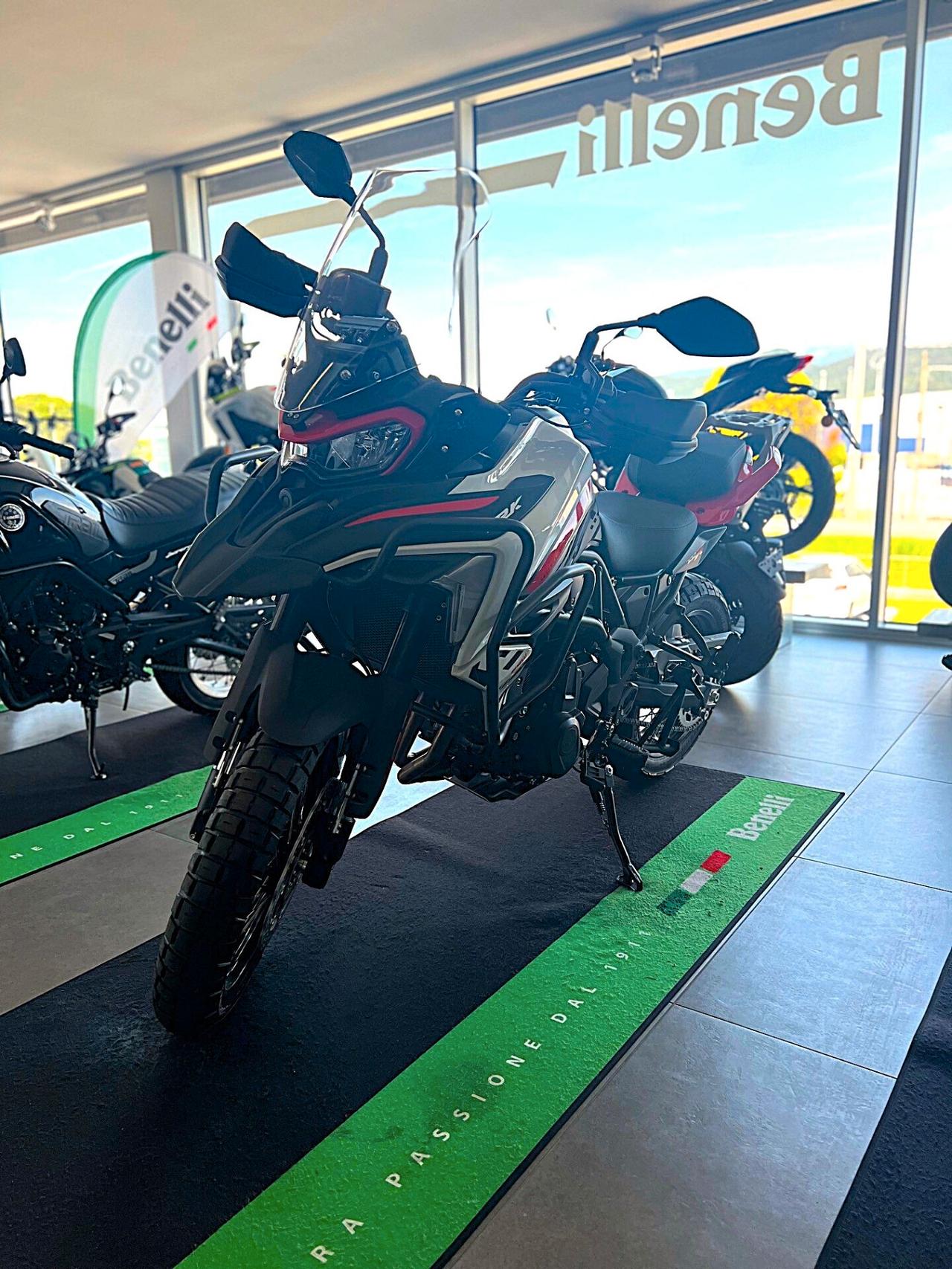 Benelli TRK 702 X Gres White - NUOVA