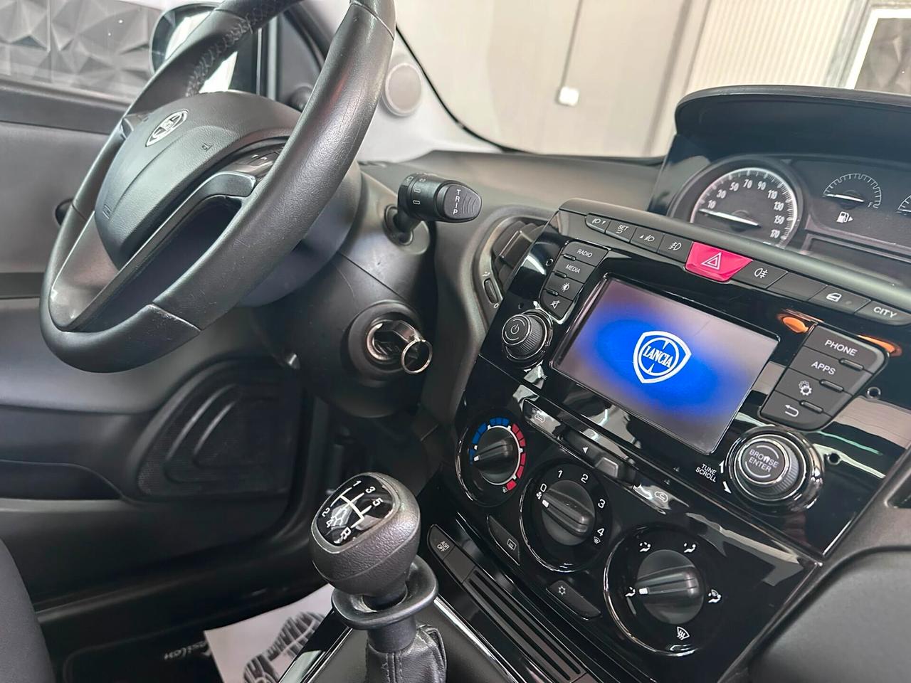 Lancia Ypsilon 1.2 69 CV 5 porte Platinum