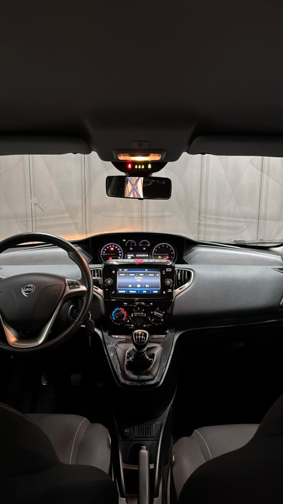 Lancia Ypsilon 1.0 FireFly 5 porte S&S Hybrid Alberta Ferretti