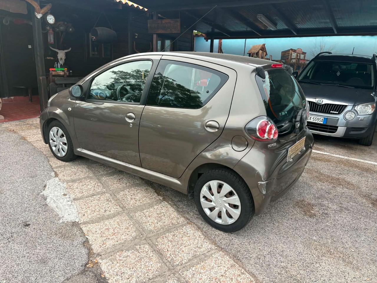 Toyota Aygo 1.0 12V VVT-i 5 porte Lounge Connect MMT
