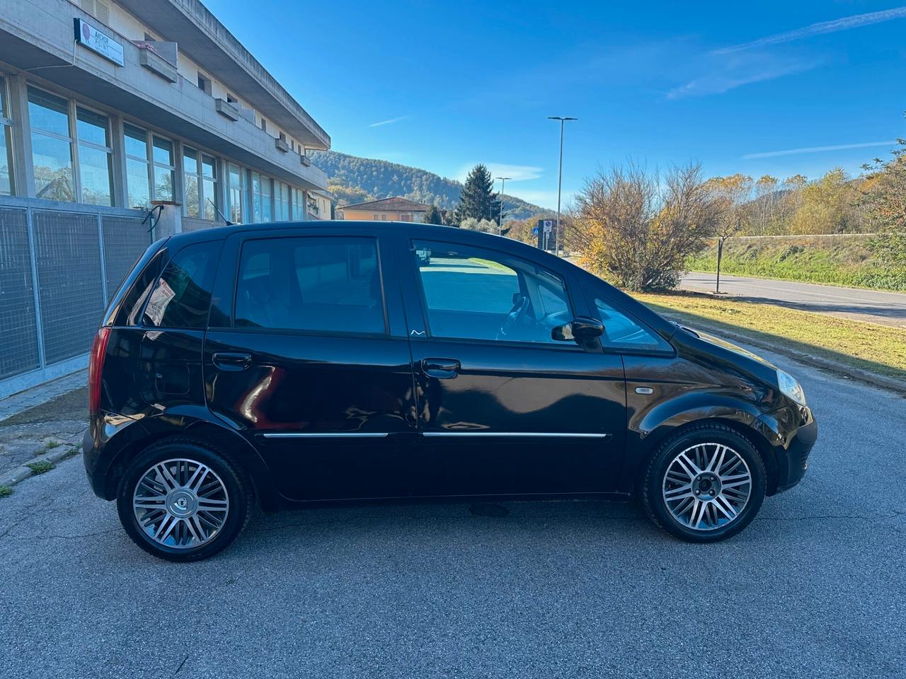 Lancia MUSA 1.4 16V Platino Plus cambio automatico