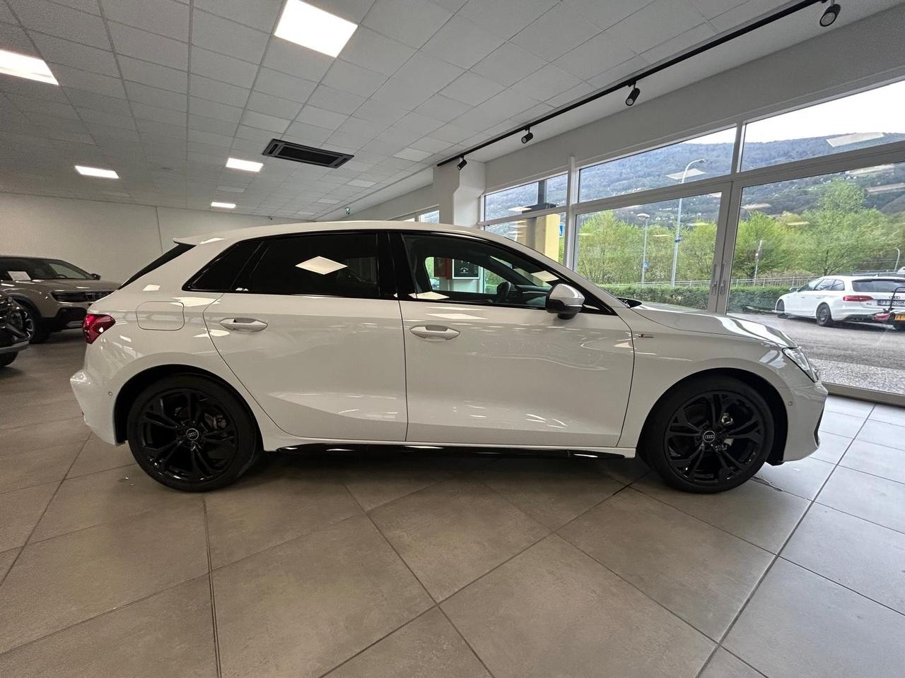 Audi A3 35 TFSI 110 kW S-tronic S-line edition