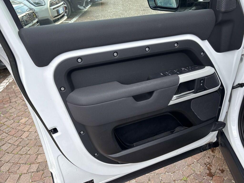 Land Rover Defender 110 3.0 I6 MHEV SE AWD Auto