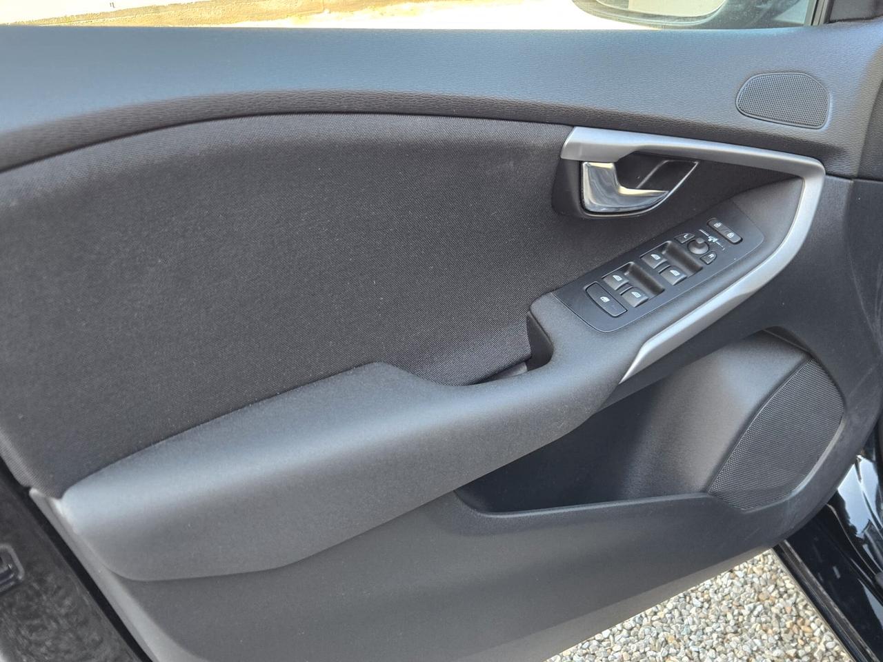 VOLVO V40 D2 MOMENTUM 2.0 DIESEL