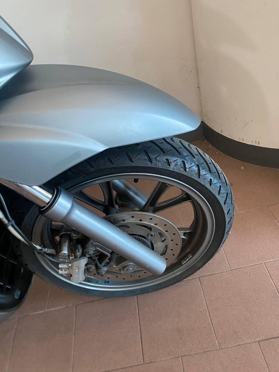 Kymco People GT300i gt
