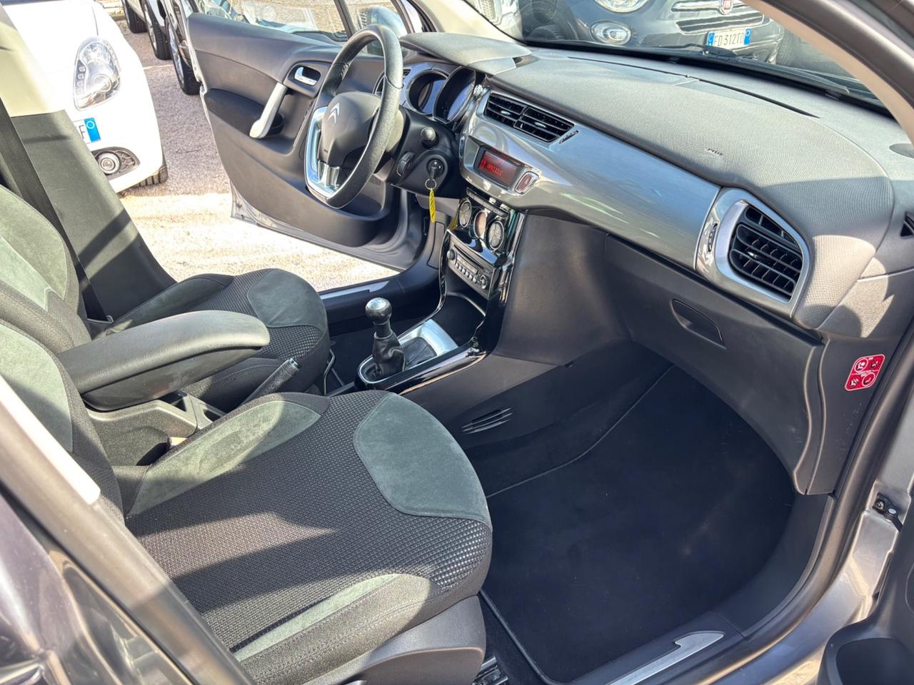 CITROEN C3 1.4 BENZ EXCLUSIVE 60.000KM